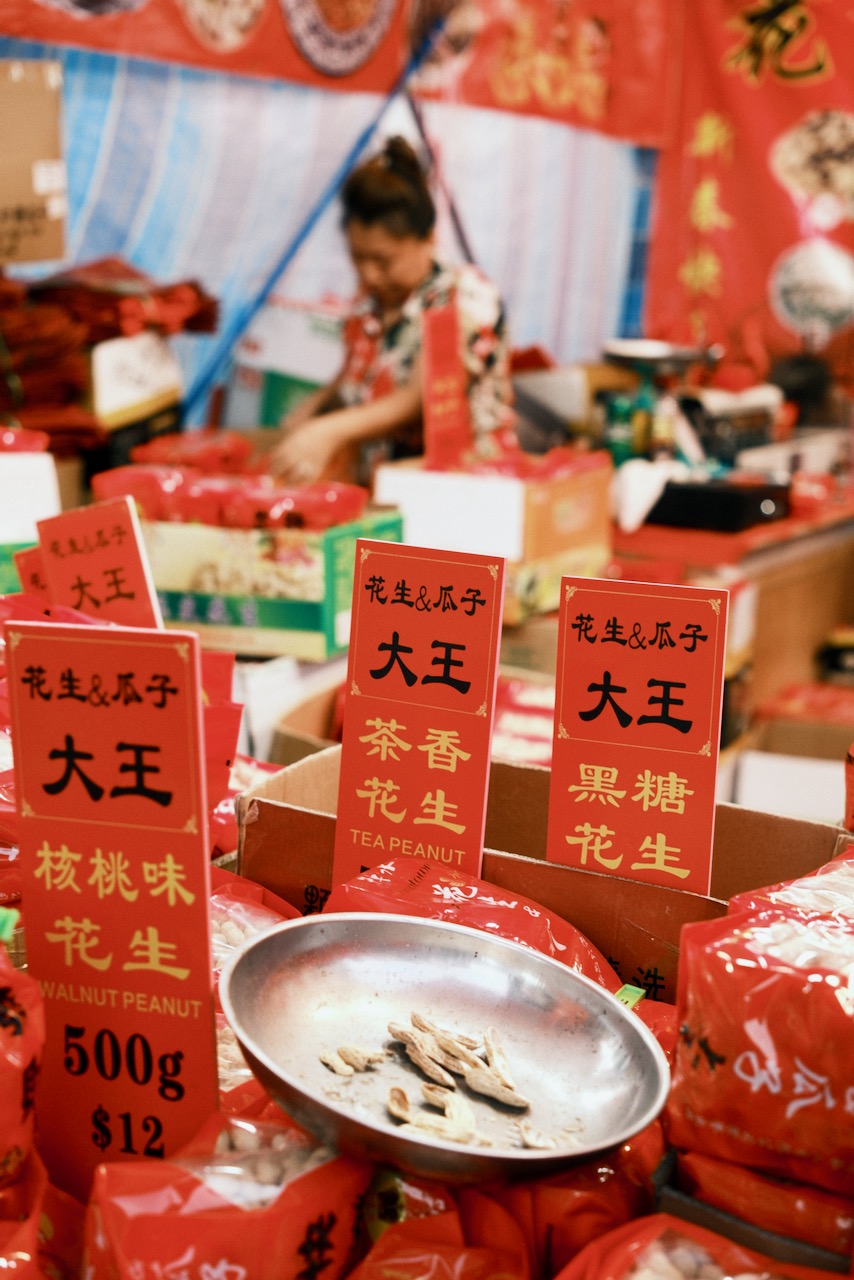 Street Vendor at Lunar New Year Bazaar, Singapore Chinatown.
